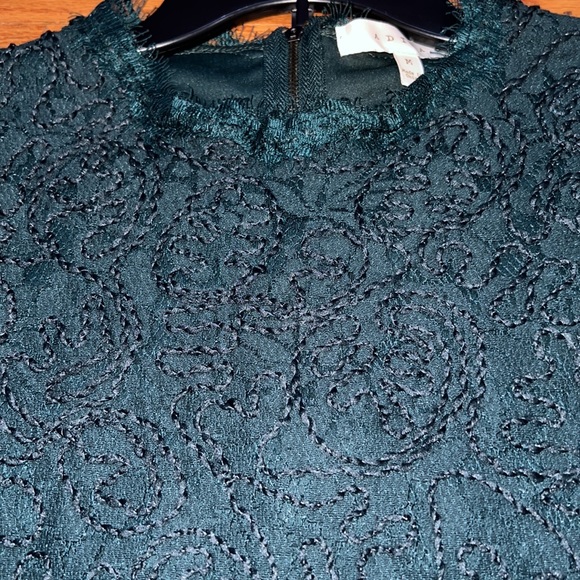 Forest green lace short sleeve top - Picture 2 of 3